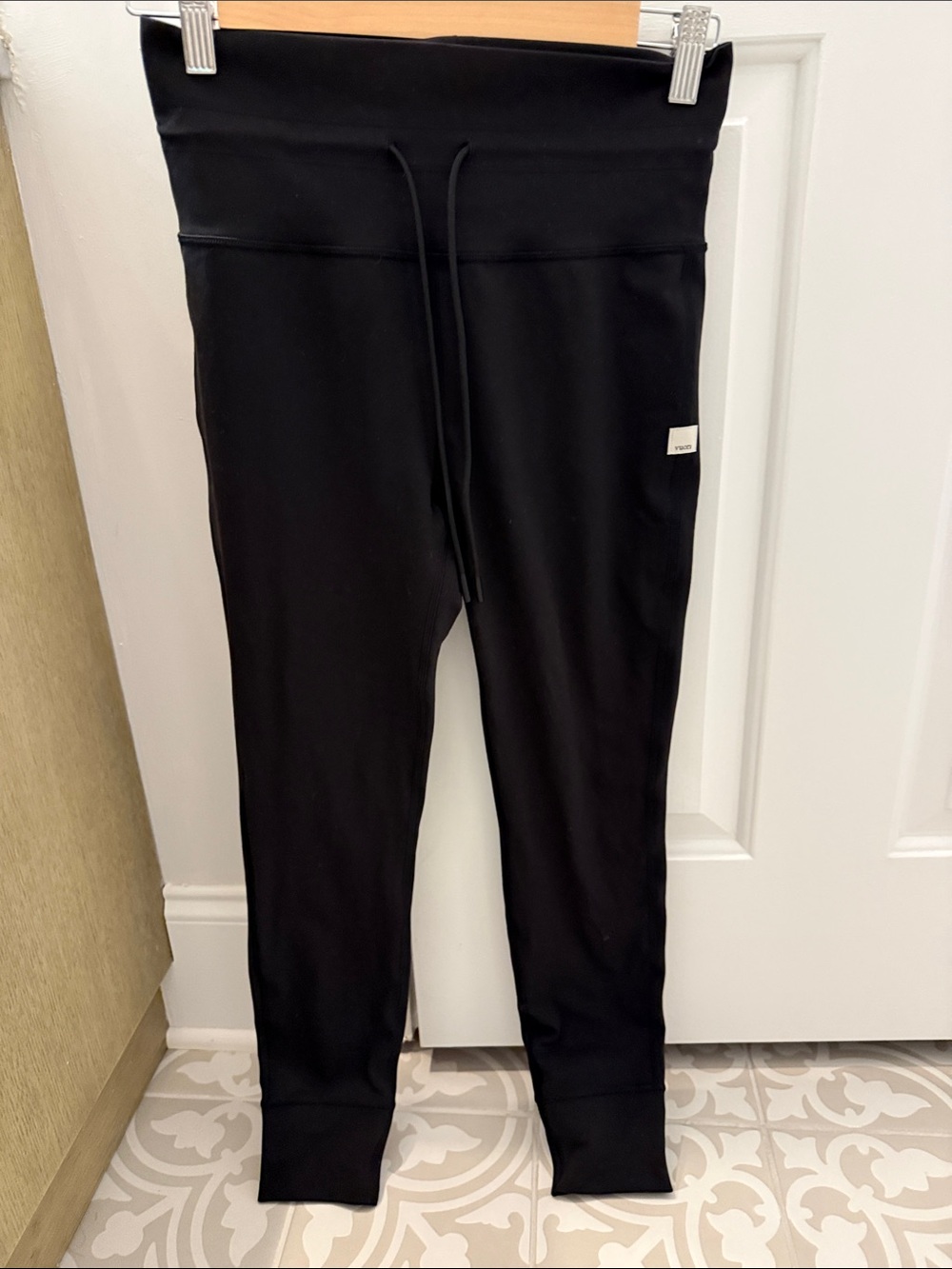 Vuori Black Drawstring High-Rise Leggings. Washed never worn